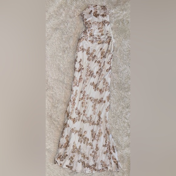 NWOT House of CB Caprina Embroidered Floral Trumpet Gown Sz M - Picture 5 of 10